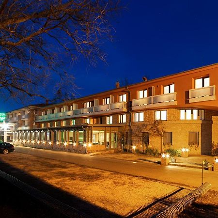 Hotel Pagony Wellness นีเรกฮาซา ภายนอก รูปภาพ