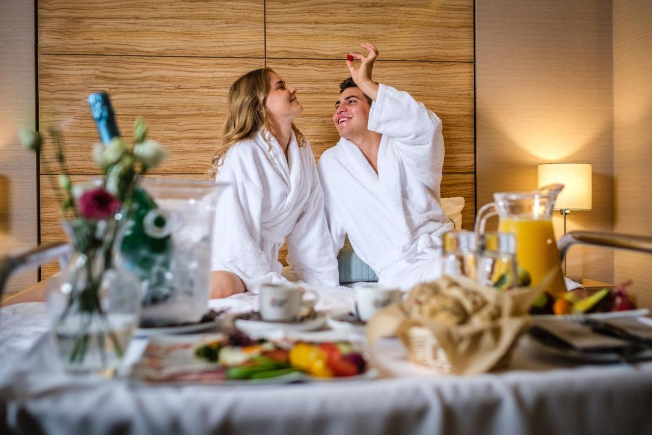 Hotel Pagony Wellness นีเรกฮาซา ภายนอก รูปภาพ