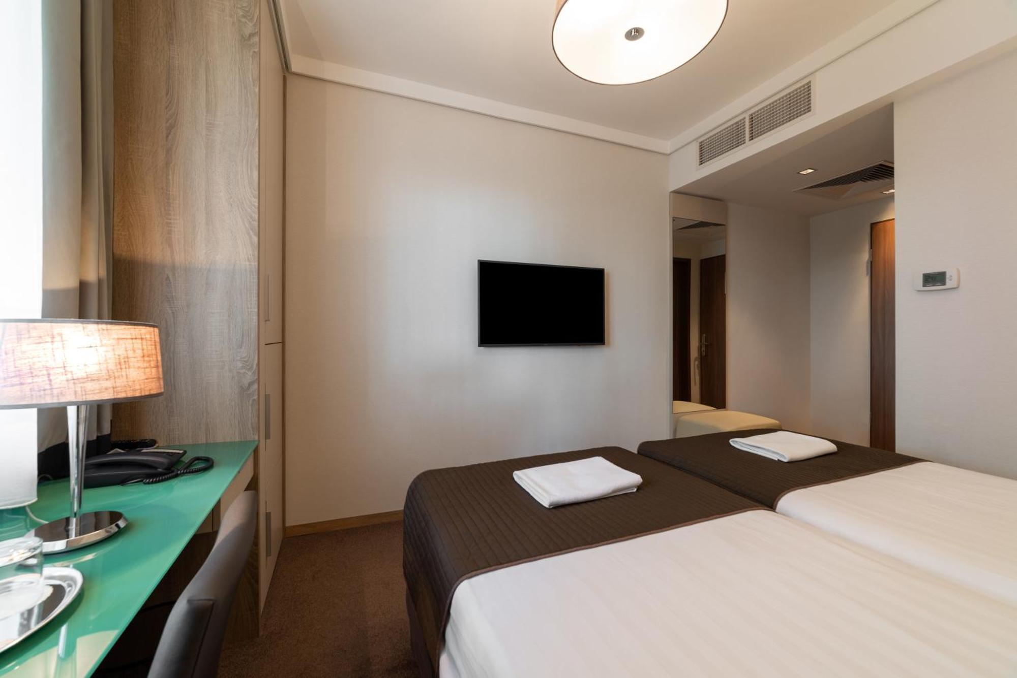 Hotel Pagony Wellness นีเรกฮาซา ภายนอก รูปภาพ