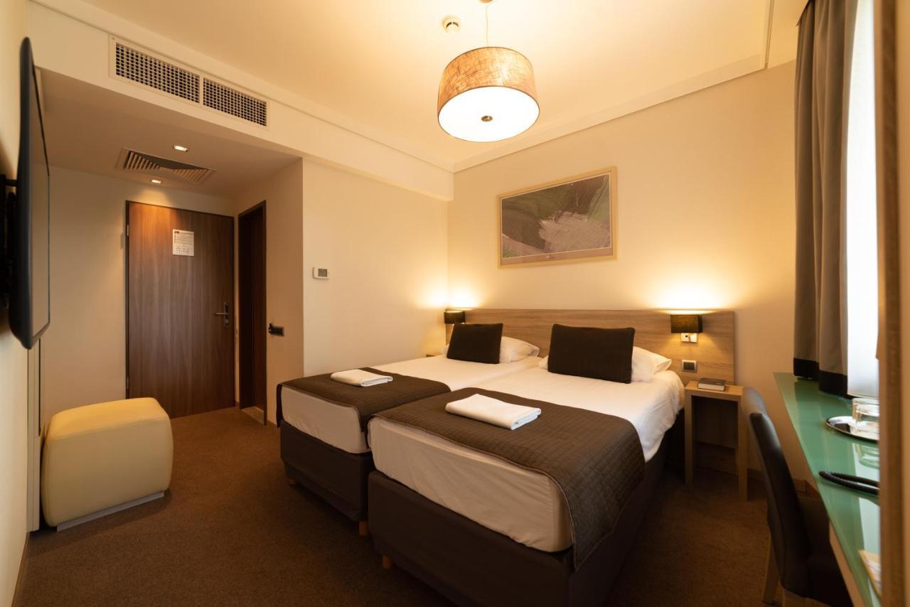Hotel Pagony Wellness นีเรกฮาซา ภายนอก รูปภาพ