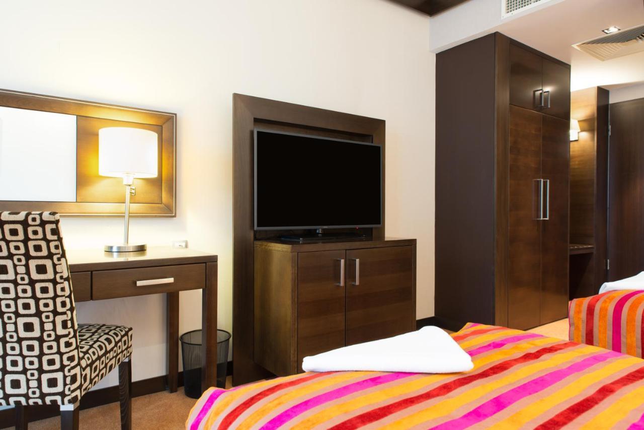 Hotel Pagony Wellness นีเรกฮาซา ภายนอก รูปภาพ