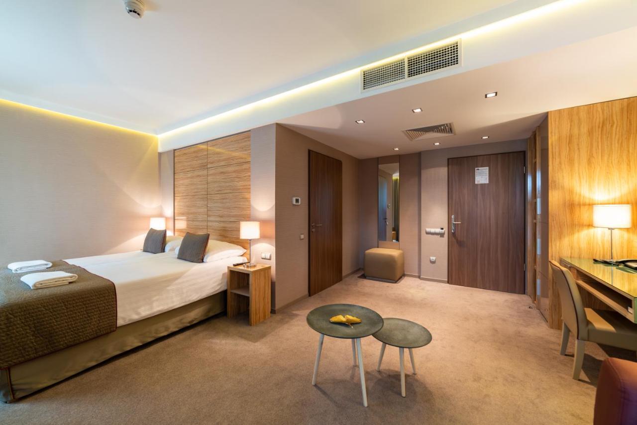 Hotel Pagony Wellness นีเรกฮาซา ภายนอก รูปภาพ