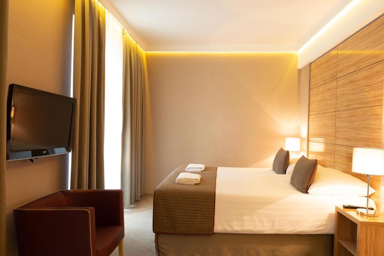 Hotel Pagony Wellness นีเรกฮาซา ภายนอก รูปภาพ
