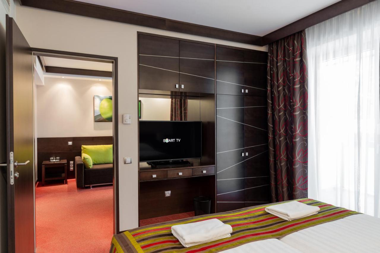 Hotel Pagony Wellness นีเรกฮาซา ภายนอก รูปภาพ