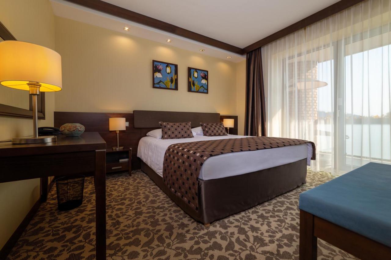Hotel Pagony Wellness นีเรกฮาซา ภายนอก รูปภาพ