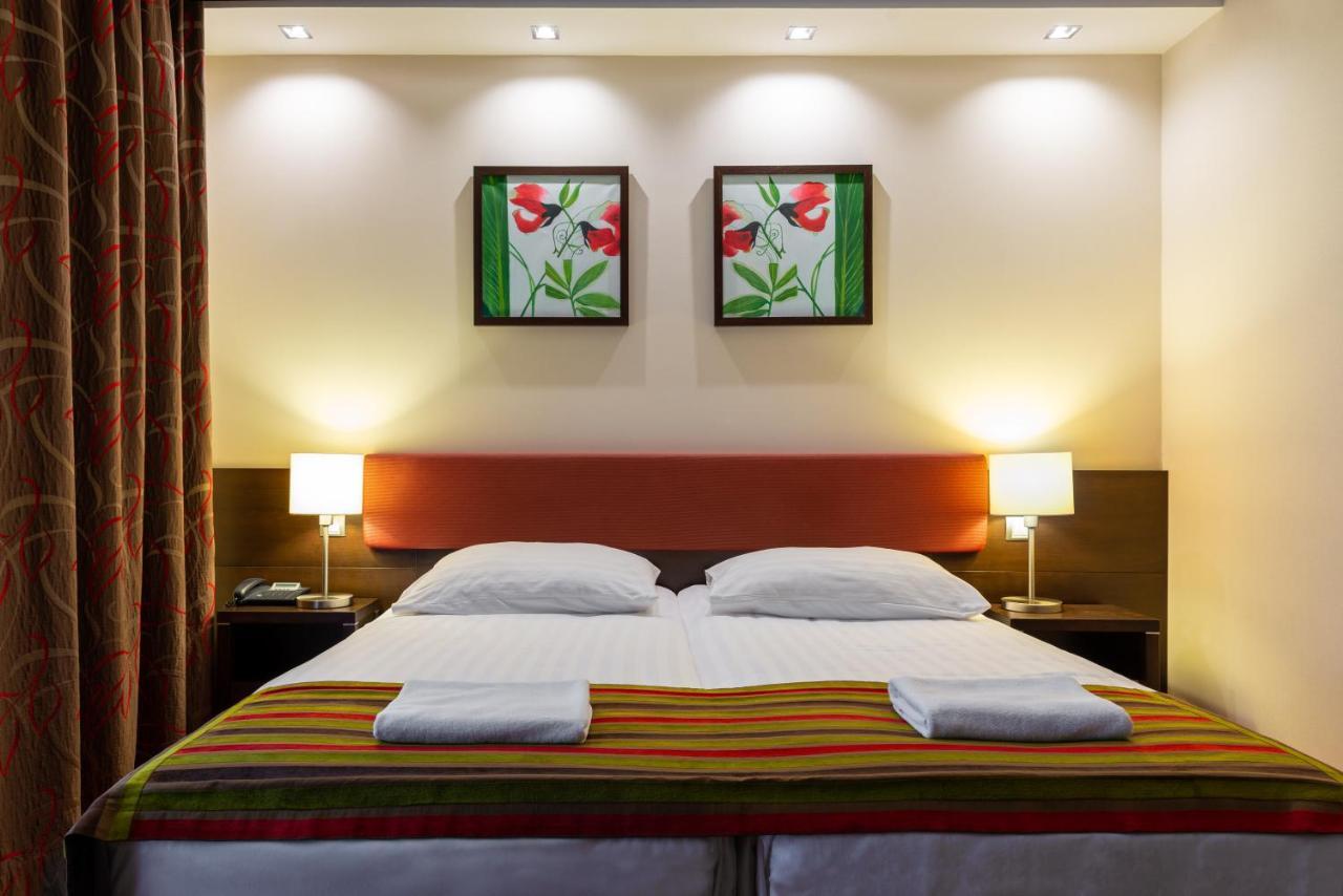 Hotel Pagony Wellness นีเรกฮาซา ภายนอก รูปภาพ